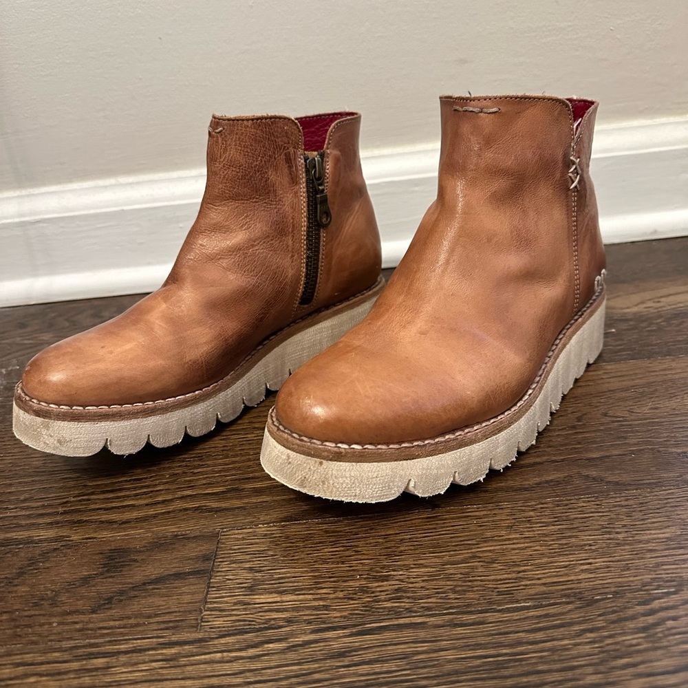 Bedstu leather cognac zip up shoes with 1” platform